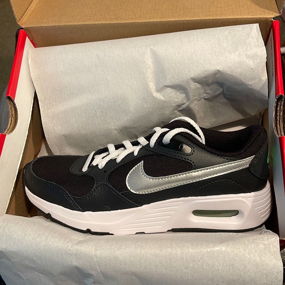 COPY - *Brand New In The Box* NIKE AIR MAX’s 4Y/6W in Blk/Chrome-Dk Smoke Grey